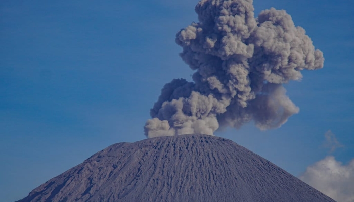 gunung-semeru-21-kali-erupsi-selama-enam-jam-jumat-hari-ini