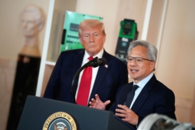 nvidia-ceo-jensen-huang-took-a-call-from-donald-trump-in-the-middle-of-an-all-hands