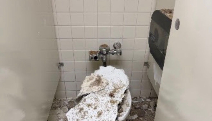 mice,-a-caved-in-ceiling,-and-cloudy-water:-the-gsa’s-new-office-is-falling-apart
