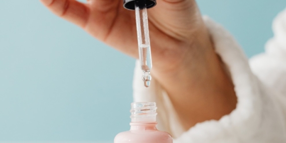 Lebih Kencang! Ini 5 Rekomendasi Serum Anti-Aging Terbaik