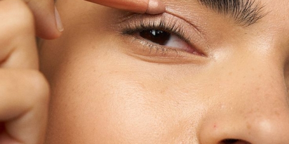6 Rekomendasi Eyeshadow Stick yang Simple & Praktis