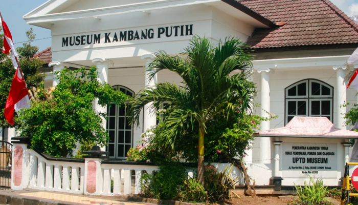 museum-kambang-putih-tuban,-menjelajah-saksi-bisu-kejayaan-maritim-tuban-hingga-kisah-koes-plus