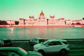 budapest-on-lomography-film:-peter-seljan’s-street-photography
