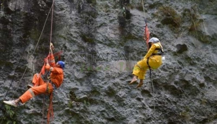 lima-pemanjat-indonesia-taklukkan-troll-wall-di-norwegia