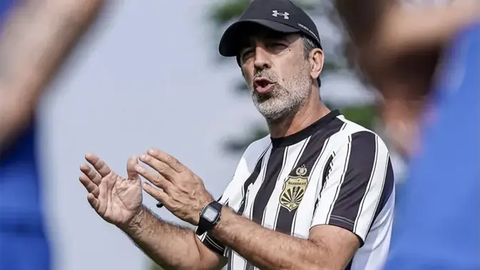 menanti-racikan-jitu-oscar-bruzon,-bhayangkara-fc-bidik-3-angka-pertama-dari-persebaya-surabaya