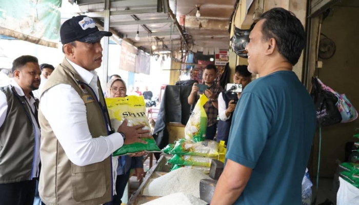 bulog-gelontorkan-beras-ke-pasar-&-ritel,-jaga-harga-sesuai-het