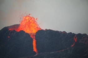 sebelum-anak-krakatau,-5-gunung-api-indonesia-ini-juga-pernah-mengalami-lava-fountain