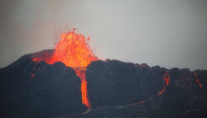 sebelum-anak-krakatau,-5-gunung-api-indonesia-ini-juga-pernah-mengalami-lava-fountain