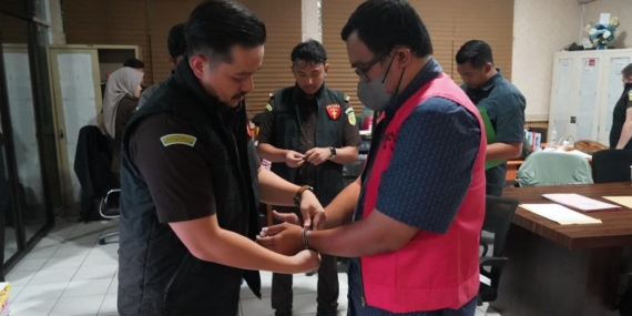 Kejari Karawang Tetapkan 5 Tersangka Dugaan Korupsi KPR Bank