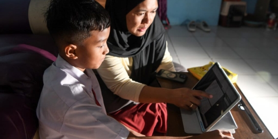 Sampai Kapan Abu Anak Krakatau Selimuti Langit Jabodetabek?