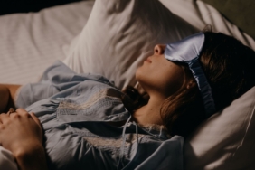 6-kebiasaan-sebelum-tidur-yang-bisa-membantu-tubuh-rileks
