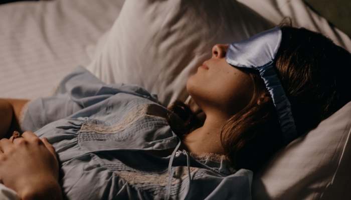 6-kebiasaan-sebelum-tidur-yang-bisa-membantu-tubuh-rileks