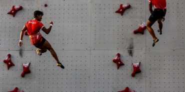 antasyafi-robby-sabet-medali-emas-world-climbing-series-guiyang-2026
