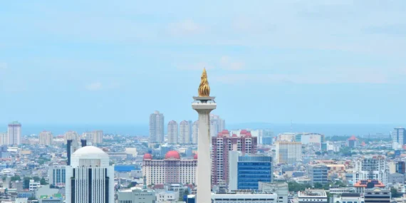 Saya tidak kagum dengan gedung pencakar langit di Jakarta, tapi transportasi umumnya