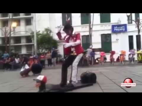 Liputan | Si Obe “Human Levitation Jacko” di Kota Tua