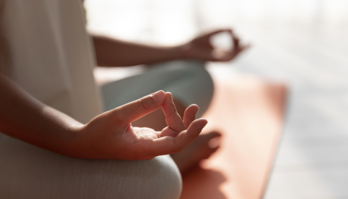 mindfulness-di-era-bad-news:-tetap-waras-di-tengah-banjir-informasi