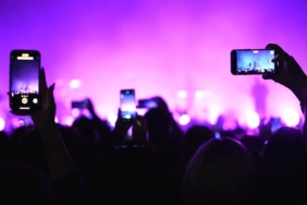 tidak-boleh-bawa-kamera-pro?-ini-hp-pilihan-untuk-nonton-konser