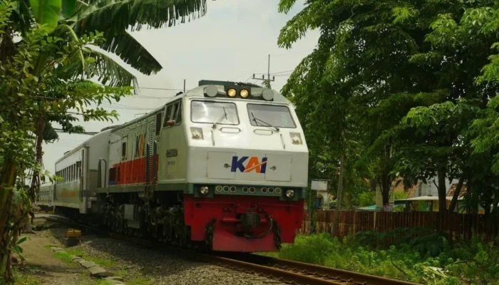 saya-beralih-naik-bus-karena-harga-tiket-kereta-api-semakin-mencekik