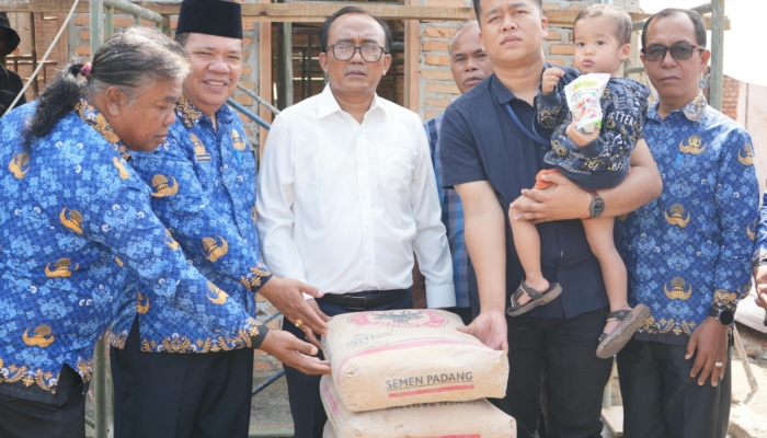 pemkab-samosir-salurkan-bantuan-kepada-korban-bencana-puting-beliung