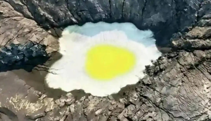 ada-“telur-ceplok”-di-kawah-gunung-anak-krakatau-usai-erupsi,-ini-yang-terjadi
