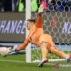 5-kiper-terbaik-dalam-sejarah-barcelona,-ada-valdes-dan-ter-stegen