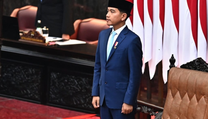 gugat-pendidikan-gibran-di-mk,-denny-cs-minta-pemilihan-ulang
