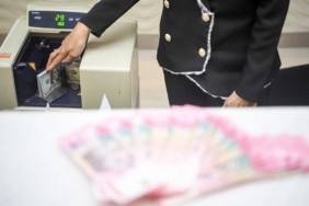 rupiah-menguat-ke-rp17.857-per-dolar-as,-ihsg-naik-0,33-persen
