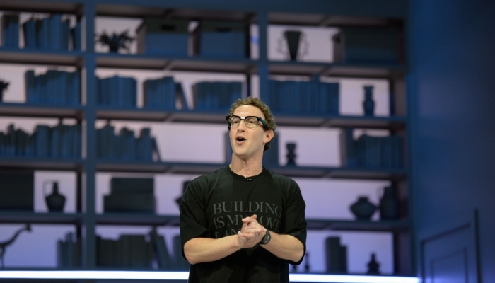 meta-pinky-promises-its-smart-glasses-will-be-private-soon