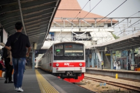 krl-green-line-gangguan-imbas-truk-mogok-di-perlintasan-citeras