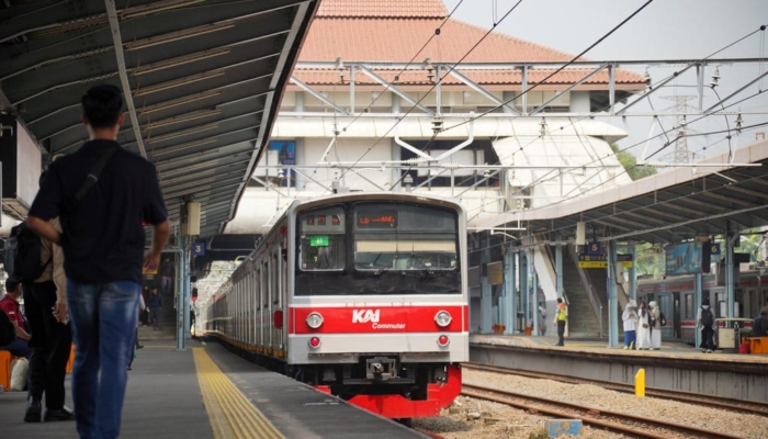 krl-green-line-gangguan-imbas-truk-mogok-di-perlintasan-citeras
