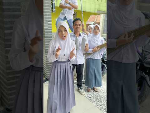 Pulang sekolah kita ngamen durug dugdag kicau mania🙄🙈 #funny #comedy