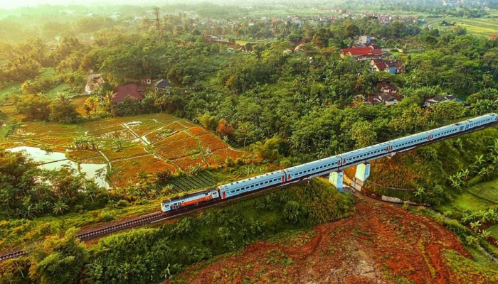 kereta-api-bogor-–-sukabumi-sempat-mati-suri,-tapi-hidup-lagi!
