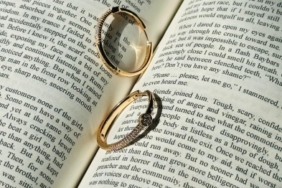 stylish!-ini-6-cara-mix-and-match-anting-hoop-kecil