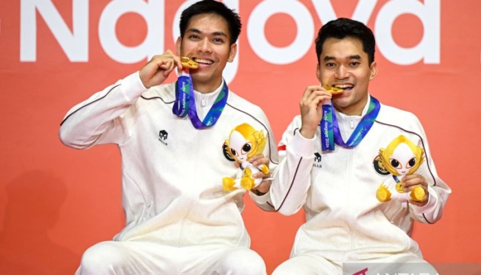 leo/daniel-persembahkan-medali-emas-untuk-keluarga-dan-kerabat