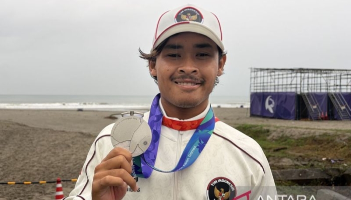 i-made-pajar-ariyana-raih-medali-perak-surfing-asian-games