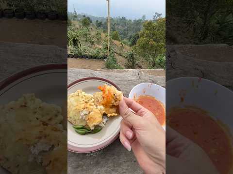 Sambal dan gorengan ini enak banget di warung gunung karang #shorts #pendaki #kuliner #gunungkarang