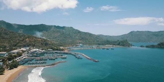 Pantai Prigi Trenggalek, Teluk dengan Sisi Wisata dan Sisi Nelayan yang Hidup Berdampingan