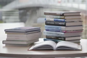 5-cara-halus-dosen-mewajibkan-mahasiswa-beli-bukunya,-padahal-di-rps-nggak-ada