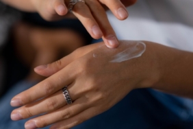 nyaman!-ini-6-rekomendasi-sunscreen-anti-lengket