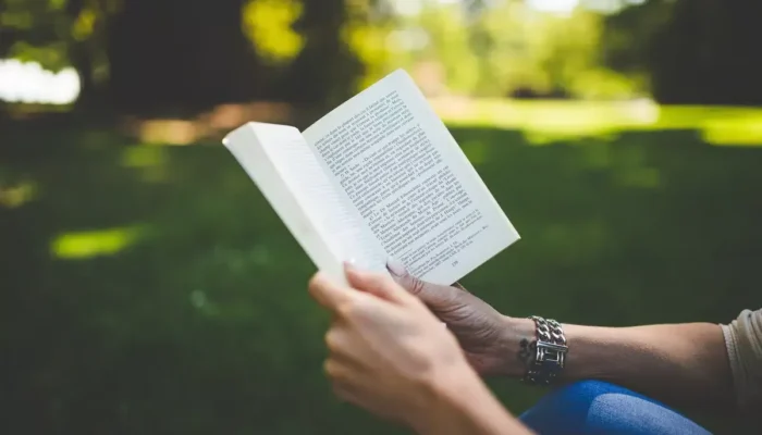 joki-baca-buku:-kalau-otak-bisa-disewa,-kenapa-harus-pusing-sendiri?