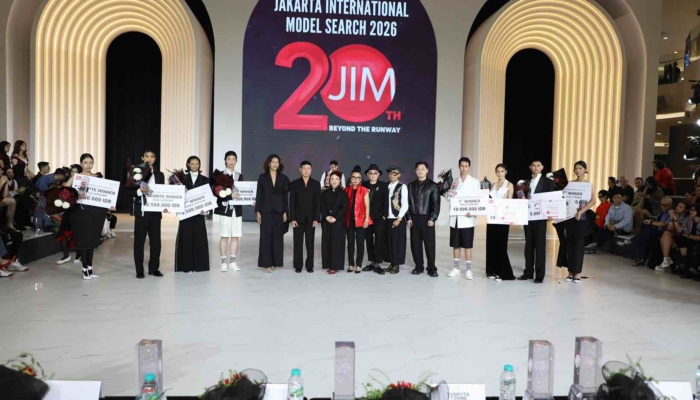 simak-momen-istimewa-jim-models-“20-years-beyond-the-runway”