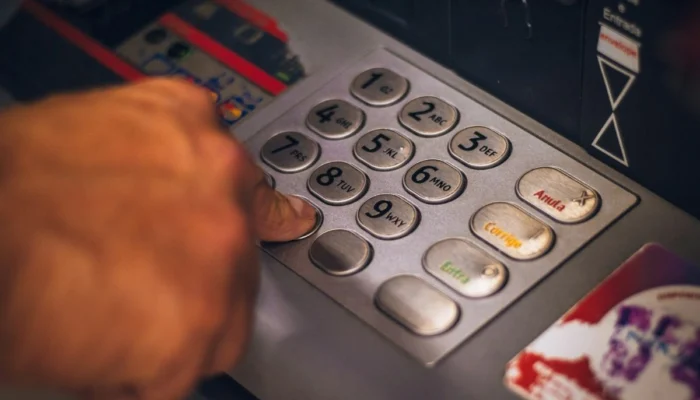 5-dosa-atm-bersama-di-indomaret-yang-bikin-nasabah-kapok