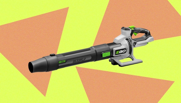 best-battery-powered-leaf-blowers-(2026):-tested-for-power,-battery-life,-and-noise