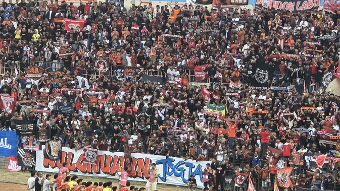 persija-kukuh-di-puncak-bri-super-league,-shin-tae-yong-memuji-the-jakmania-yang-hadir-di-bantul