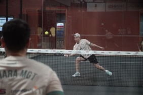 ketika-pekerja-kantoran-unjuk-kemampuan-di-turnamen-padel