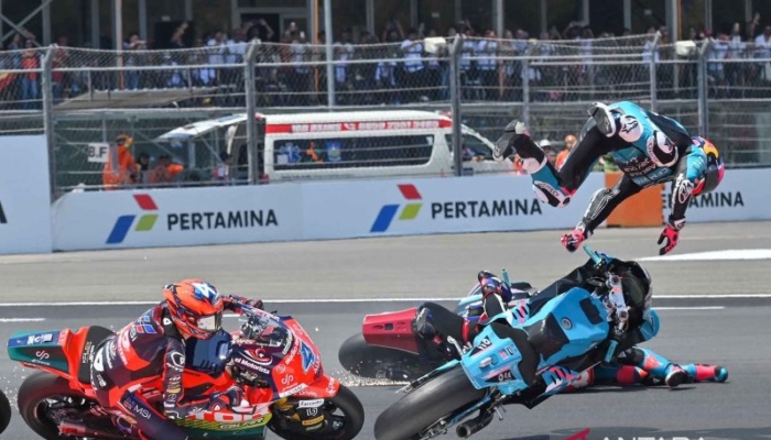 balapan-moto2-di-mandalika-diwarnai-insiden-empat-pembalap-terjatuh