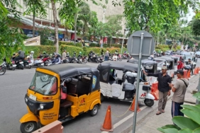 bukan-cuma-motor!-kendaraan-roda-tiga-berpotensi-jadi-solusi-transportasi-umum-indonesia