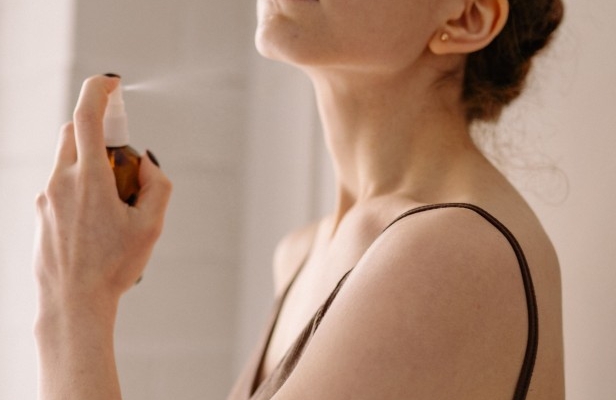 tahan-lama!-ini-5-rekomendasi-setting-spray-terbaik