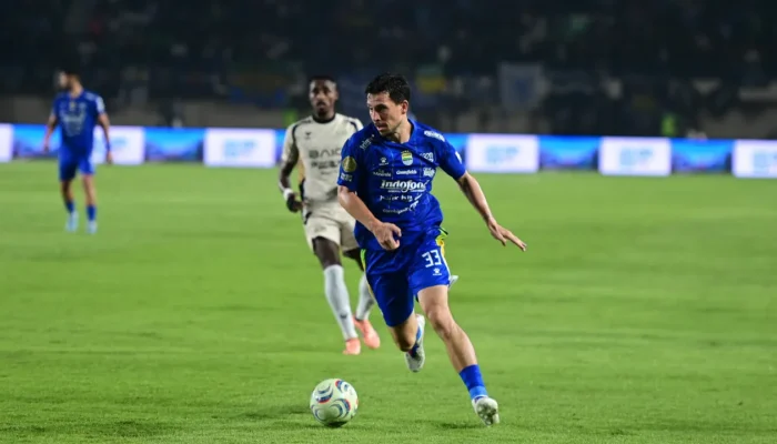 thom-haye-bangga-daya-juang-persib-kejar-kebobolan-2-gol