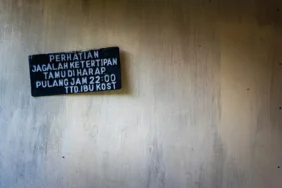 5-dosa-pemilik-kos-yang-bikin-penghuninya-nggak-betah,-ingin-segera-keluar